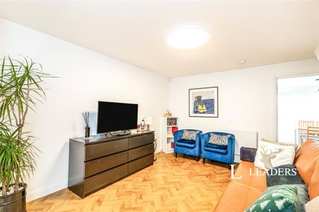 3 bedroom detached house to rent - Photo 4