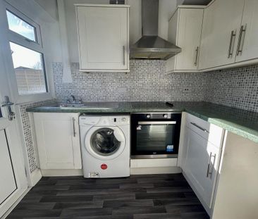 3 bedroom semi-detached house to rent - Photo 6