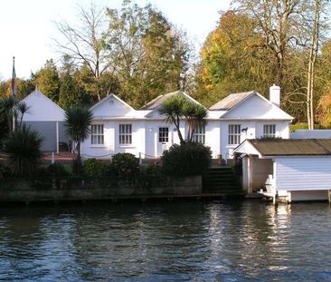 Stunning detached cottage in a tranquil setting overlooking the Riv... - Photo 1