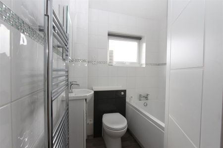 2 bedroom end of terrace house to rent - Photo 5