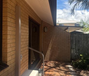 TWO BEDROOM LOWSET VILLA IN THE HEART OF CLEVELAND - Photo 4