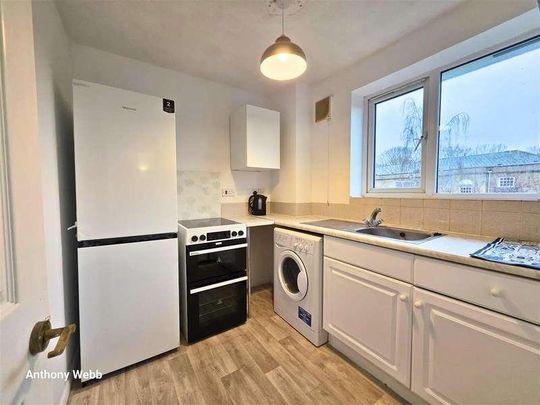 Leigh Hunt Drive, Southgate, N14 - Photo 1