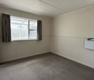 One bedroom available now - Photo 1