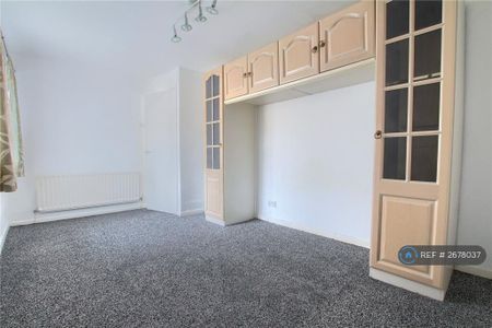 2 bedroom semi-detached house to rent - Photo 4