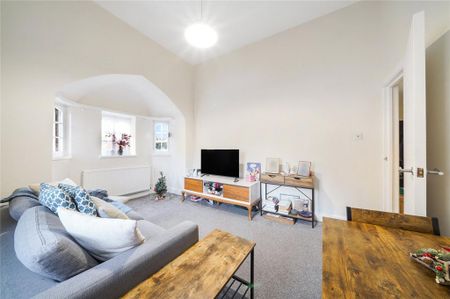 2 bedroom flat to rent - Photo 2