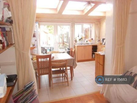 3 bedroom semi-detached house to rent - Photo 2