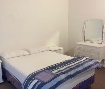 Easy-care staff accommodation - Photo 3