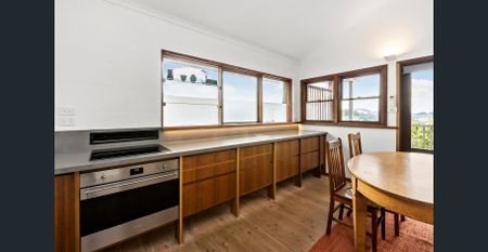 Furnished Home With Beautiful Harbour And City Views - Photo 4