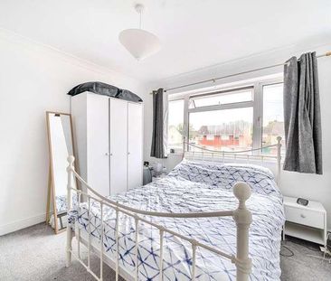 Avon Close, Addlestone, Surrey, KT15 - Photo 3