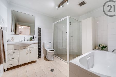 Modern One-Bedroom Apartment – Ideal Location & Lifestyle - Photo 2