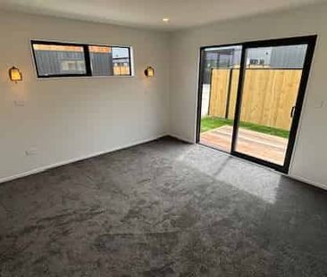 3 BEDROOMS - CROMWELL - Photo 1