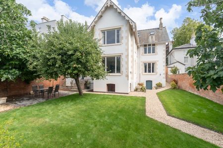 London Road, Cheltenham, Gloucestershire - Photo 2
