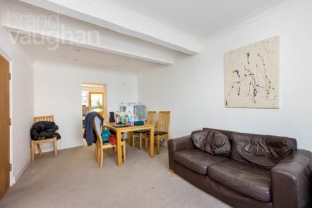 4 bedroom end of terrace house to rent - Photo 2
