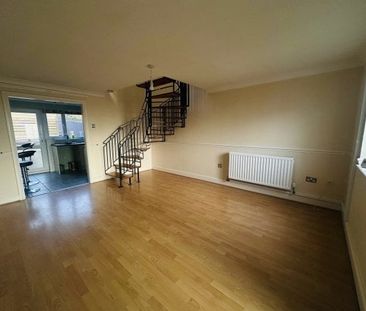 Milford Haven, Milford Haven, SA73 - Photo 1