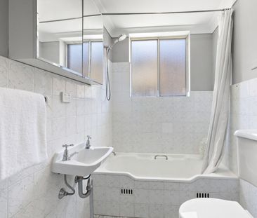 Bright 2 Bedroom Unit - Photo 3