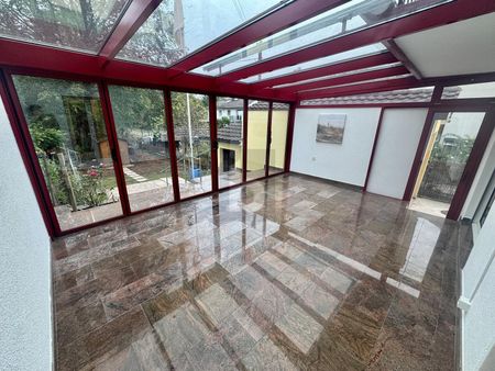 MIT WINTERGARTEN, GARAGE UND GARTEN! - Photo 5