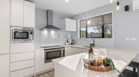 Burnside Beauty - Photo 3