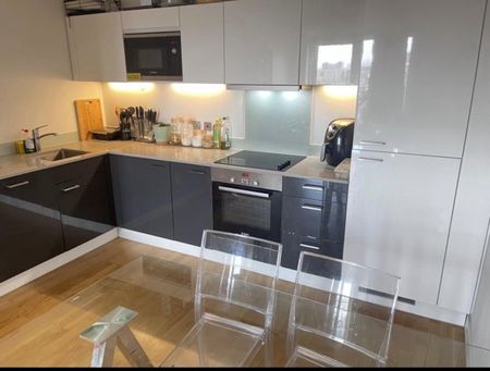 Room in a Shared Flat, Station House, SE8 - Photo 4