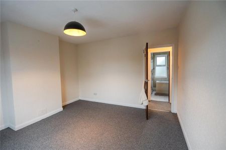 2 bedroom end of terrace house to rent - Photo 4
