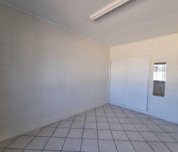 TWO BEDROOM TWO BATHROOM UNIT - CLOSE TO TOWN! - Photo 2