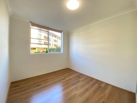 Renovated 2 bedrooms apartment with lift access - Photo 4