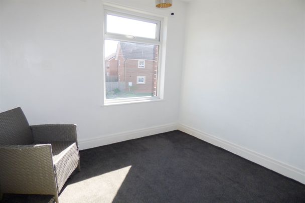 3 bed flat to rent in Red House Road, Hebburn, NE31 - Photo 1