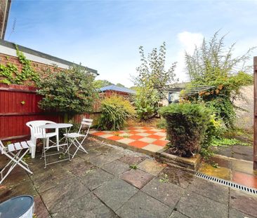 Beechtree Avenue, Englefield Green, Egham, Surrey, TW20 0SR - Photo 6