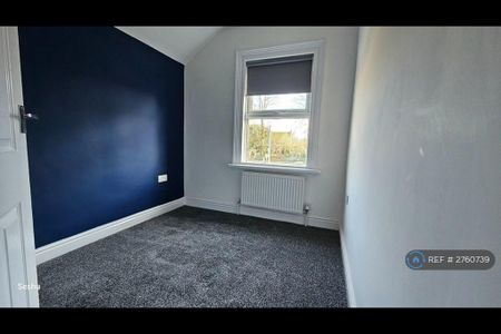 3 bedroom terraced house to rent - Photo 2