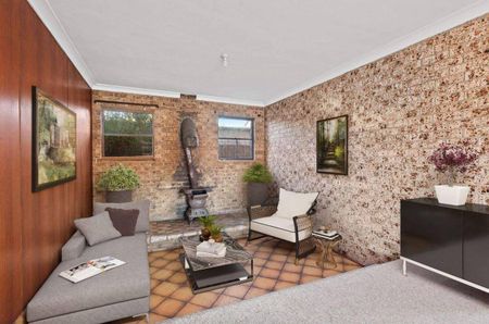 GRAND FAMILY HOME! - Photo 2