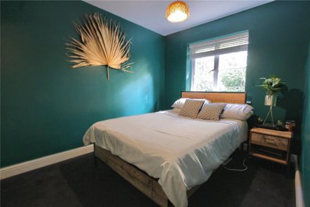 4 bedroom semi-detached house to rent - Photo 4