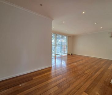 Freshly Painted, Perfectly Positioned Three Bedroom! - Photo 6