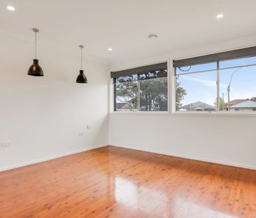 Lakeside Living at Its Best – 78 The Esplanade, Oak Flats - Photo 5