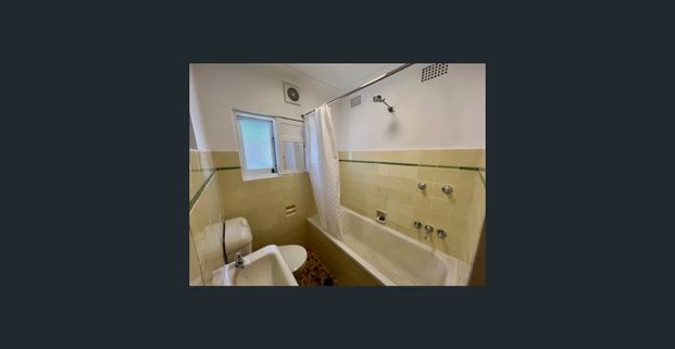 CLASSIC ART-DECO CHARM IN STANMORE - Photo 1