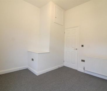 2 bedroom end of terrace house to rent - Photo 5