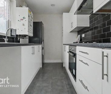 4 bedroom terraced house to rent - Photo 3