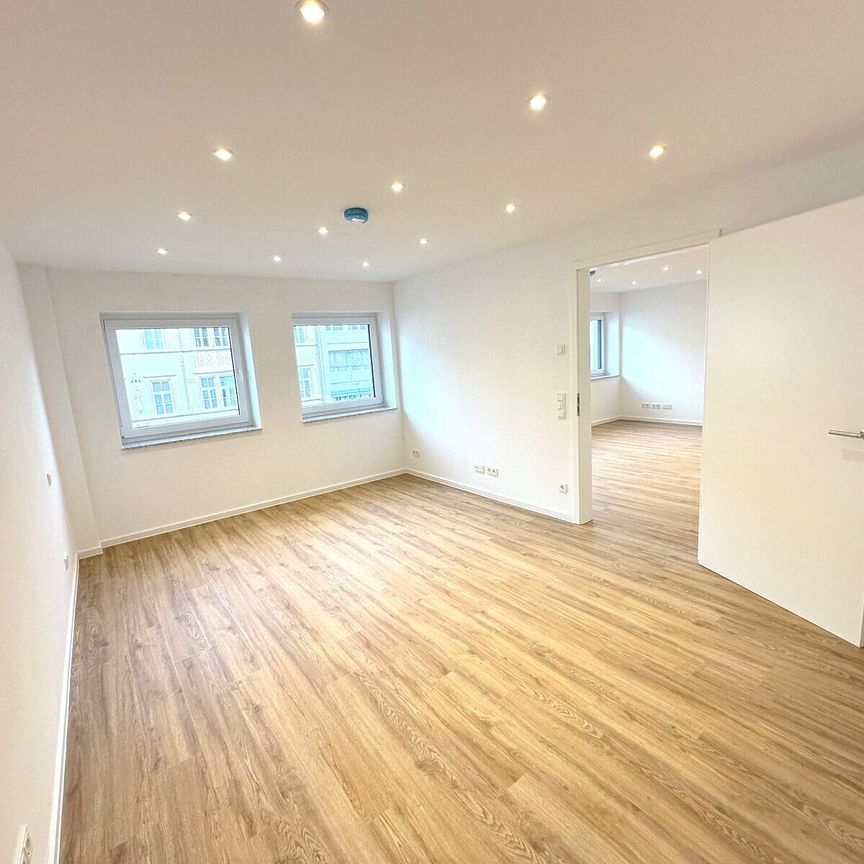 Erstbezug nach Kernsanierung- ideale 2er WG Wohnung mit Einbauküche zentral am Bahnhof. - Photo 1