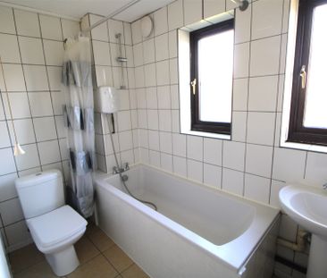 Chinook, Highwoods, Colchester - Photo 4