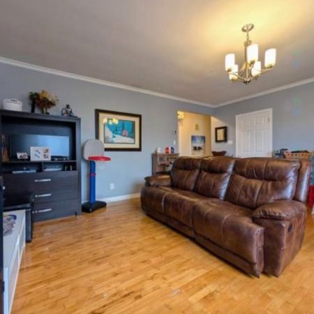 5.5 Apartment Available - A louer • For Rent - Photo 4
