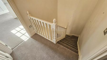 3 bedroom end of terrace house to rent - Photo 5