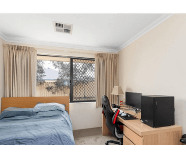 Spacious 4-Bedroom Family Home - Photo 6