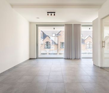 TE HUUR - Nieuwbouw 2-slaapkamerappartement in hartje Lanaken! - Photo 1