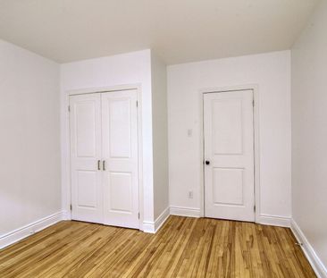 3730 Chemin Queen Mary, Montréal, QC - Photo 3