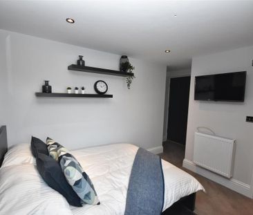 1 bedroom in a house share to rent - Photo 2