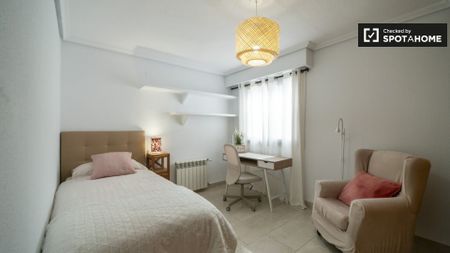 valencia, Valencian Community 46021 - Photo 2