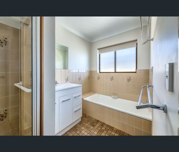 4/10 Mansfield Street, Coorparoo, Qld 4151 - Photo 2