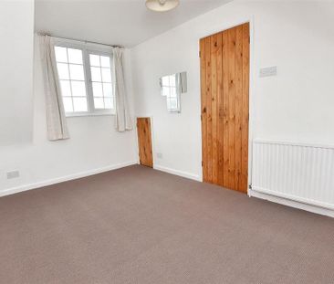 1 bedroom coach house to rent - Photo 4