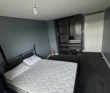 Room in a Shared Flat, Cottingley Heights, LS11 - Photo 6
