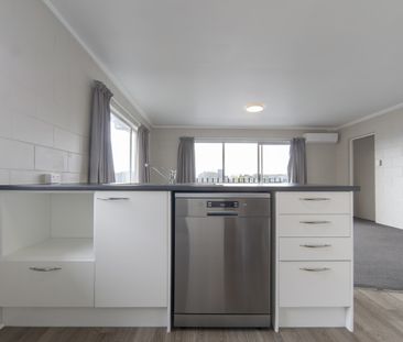 Charming 2-Bedroom Apartment in Hamilton - Photo 4