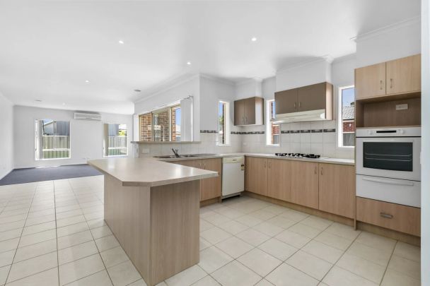 6 Condamine Avenue, Manor Lakes. - Photo 1