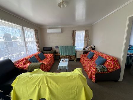 Charming 2BR Unit in Avondale! - Photo 2